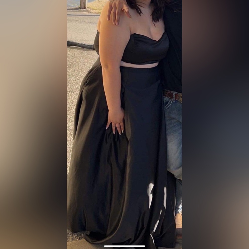 Prom Dress - Picture 2 of 8